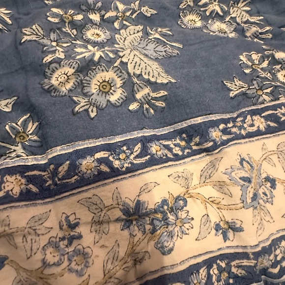 Pair Pottery Barn king shams - Picture 3 of 11